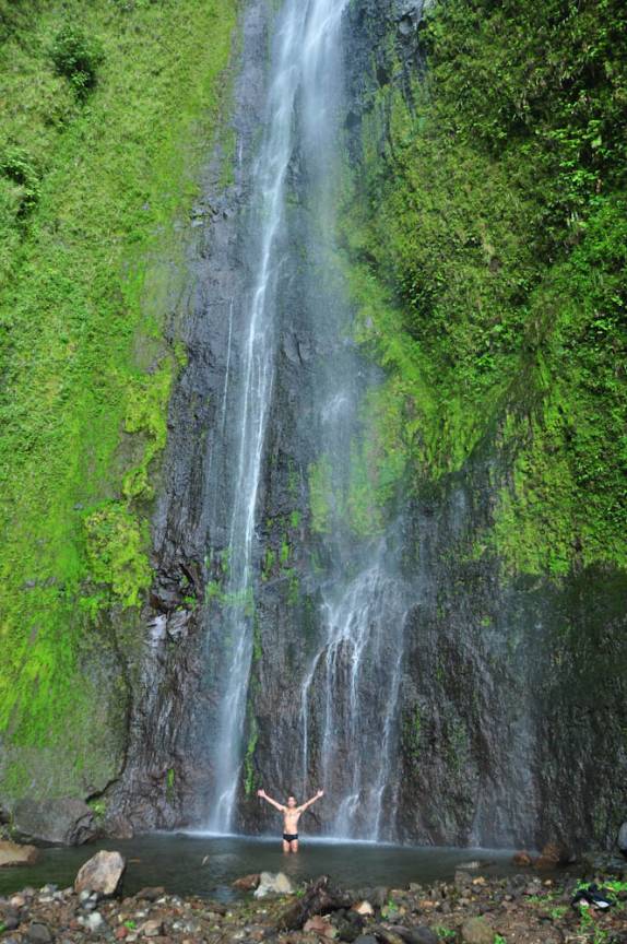 Banhando-se na Cachoeira de San Ramón, na Isla Ometepe, no Lago de Nicarágua